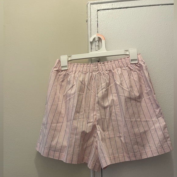 NWT SKIMS Cotton Poplin Short in Pale Pink Pencil Stripe; Size S - Picture 5 of 6